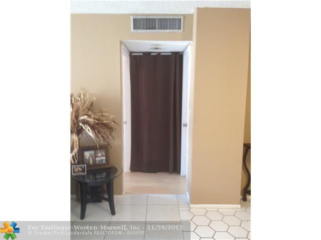 427 GOLDEN ISLES DR # 4E - Image 11180979