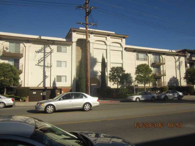 12801 Moorpark St Unit 106