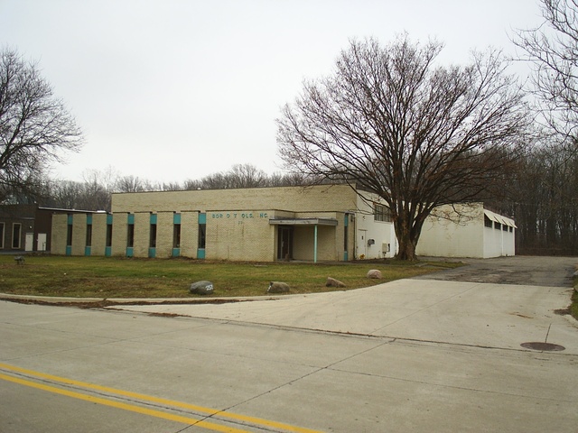 2525 Industrial Row