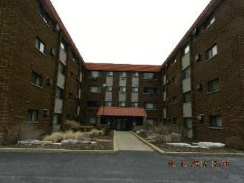 1919 S Wolf Rd Unit 220