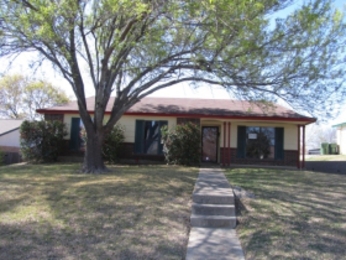 1910 Angelina Dr