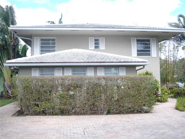 1221 BISCAYA DR