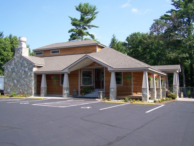 737 River Road (Route 13)