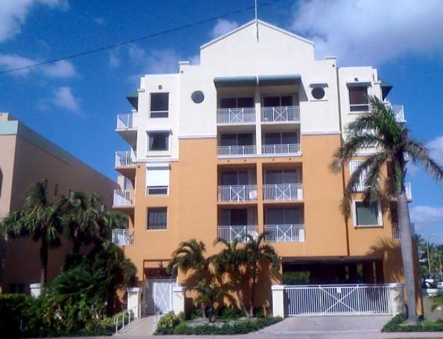 2642 Collins Ave Apt 303