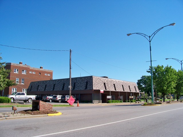 100 W Court Ave.