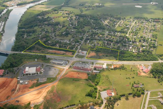 Winfield Dunn Parkway at Huffaker Road