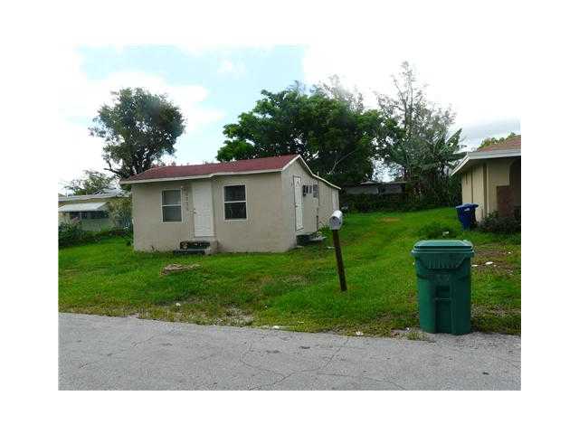 8233 NW 14 CT