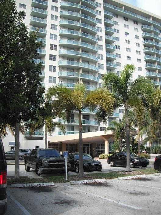 19390 Collins Ave Apt 403