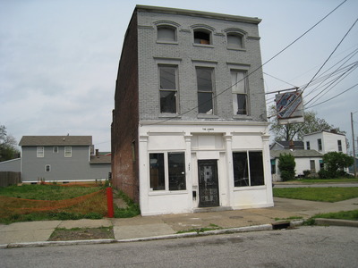 945-947 E MADISON