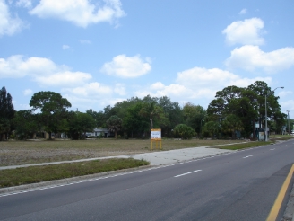 4925 N TAMIAMI TRAIL