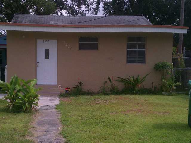 3221 NW 34 ST