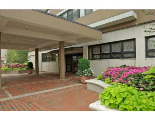 2 Hawthorne Place #15L