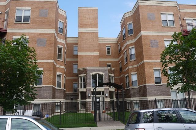 6015 N Mozart St Apt 206