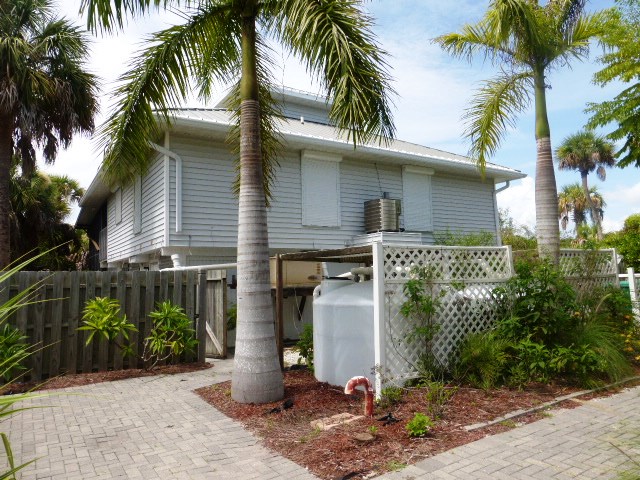 71 Palm Dr