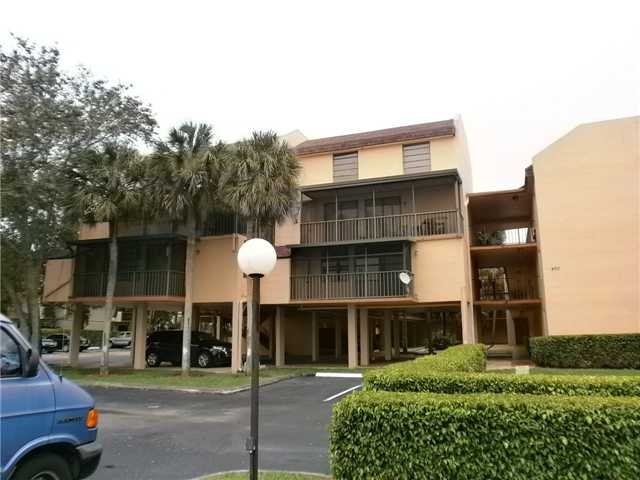 450 Commodore Dr Apt 205