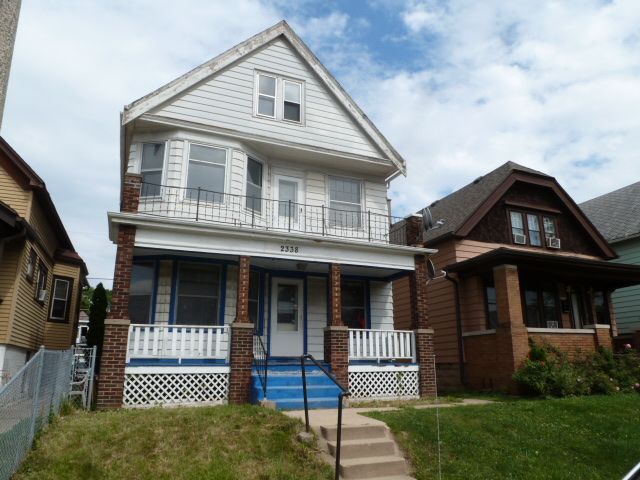 2338 S 9th Place