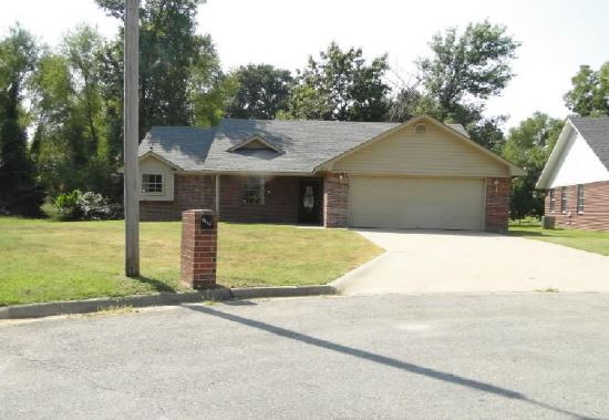 3704 Price Cir