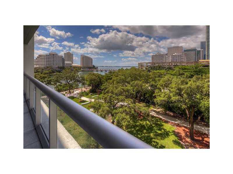 495 BRICKELL AV # 607