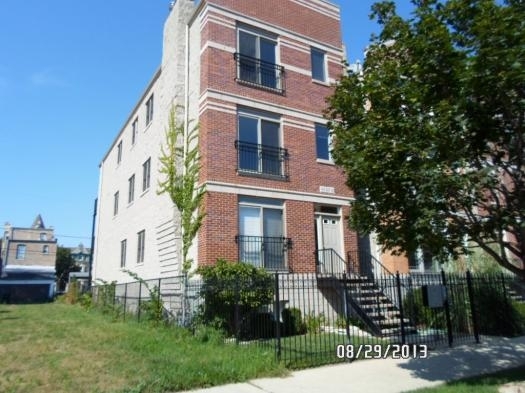 434 E 48th Pl Unit 3