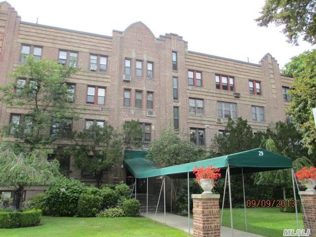 29 Woodmere Blvd Apt 3b