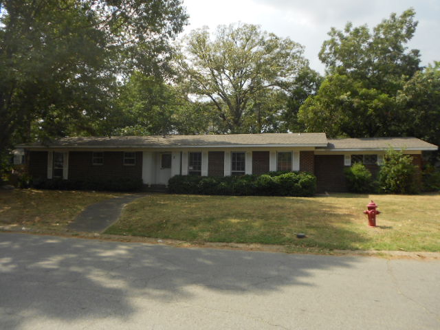 2 Meadowbrook Dr