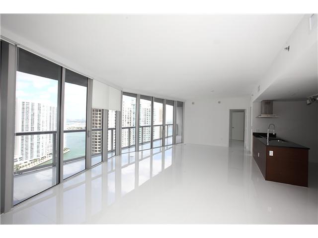 495 BRICKELL AV # 3204