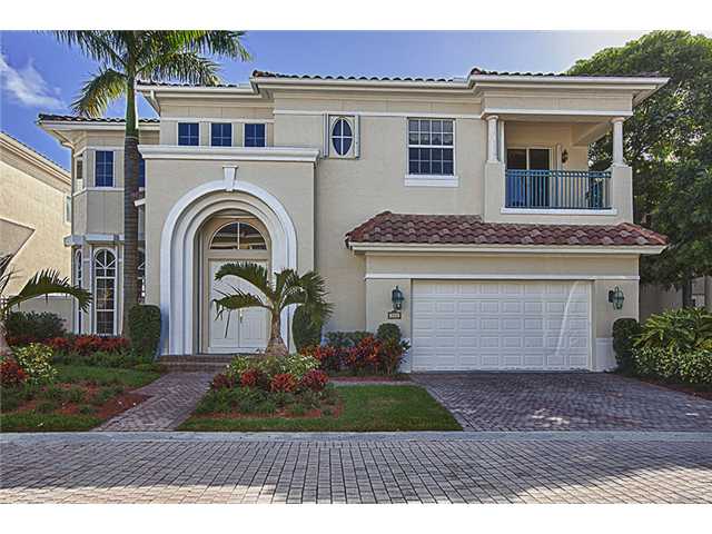 992 SANIBEL DR