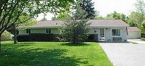 2402 N Pontiac Trail