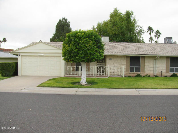 10433 W CAMELOT Circle