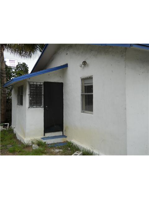 7736 NW 6 CT