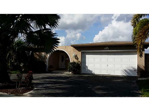 8721 NW 24 CT