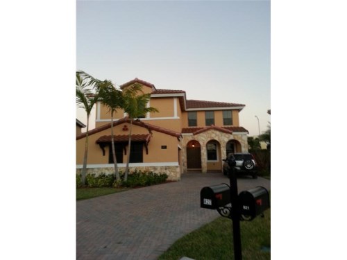 827 NW 97 CT