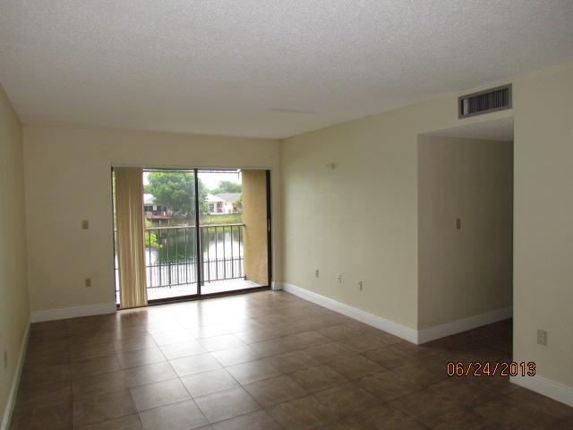 7419 SW 152 AV # 8-202