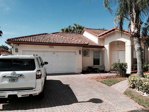 5841 NW 112 CT