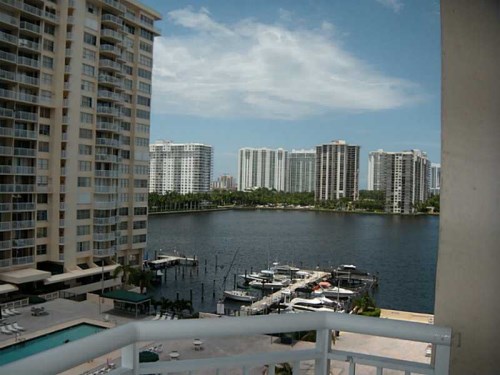 18041 BISCAYNE BL # 702-4