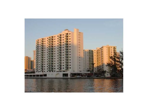 3000 S OCEAN DR # 210