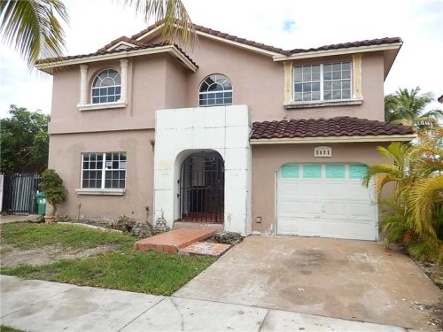 5821 SW 155 CT