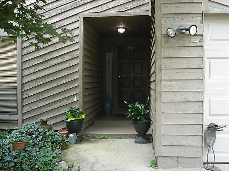 10075 Old Woodland Entry