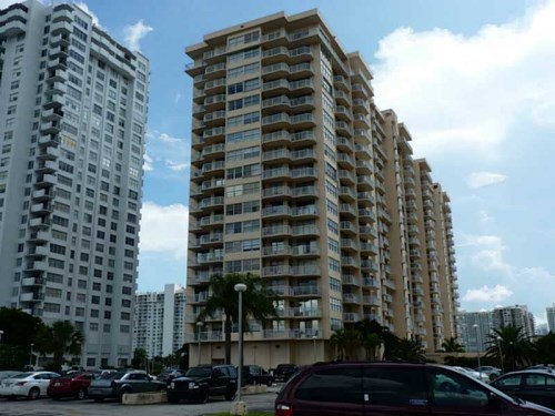 18061 BISCAYNE BL # 801-2