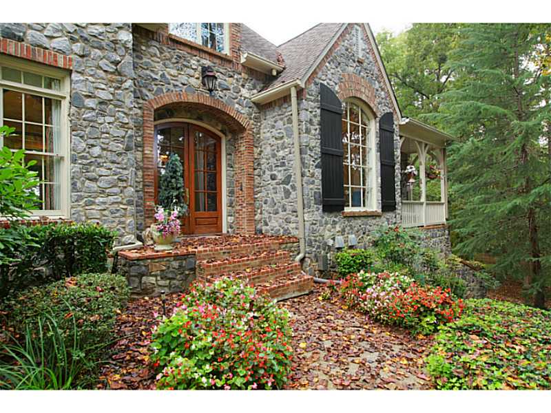 930 Pleasant Hollow Trail