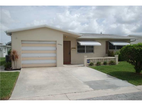 6985 NW 11 CT