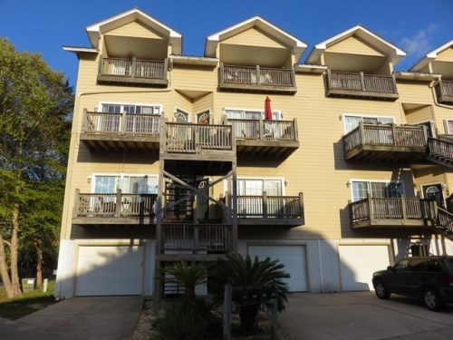 4 Yacht Club Dr Apt 208